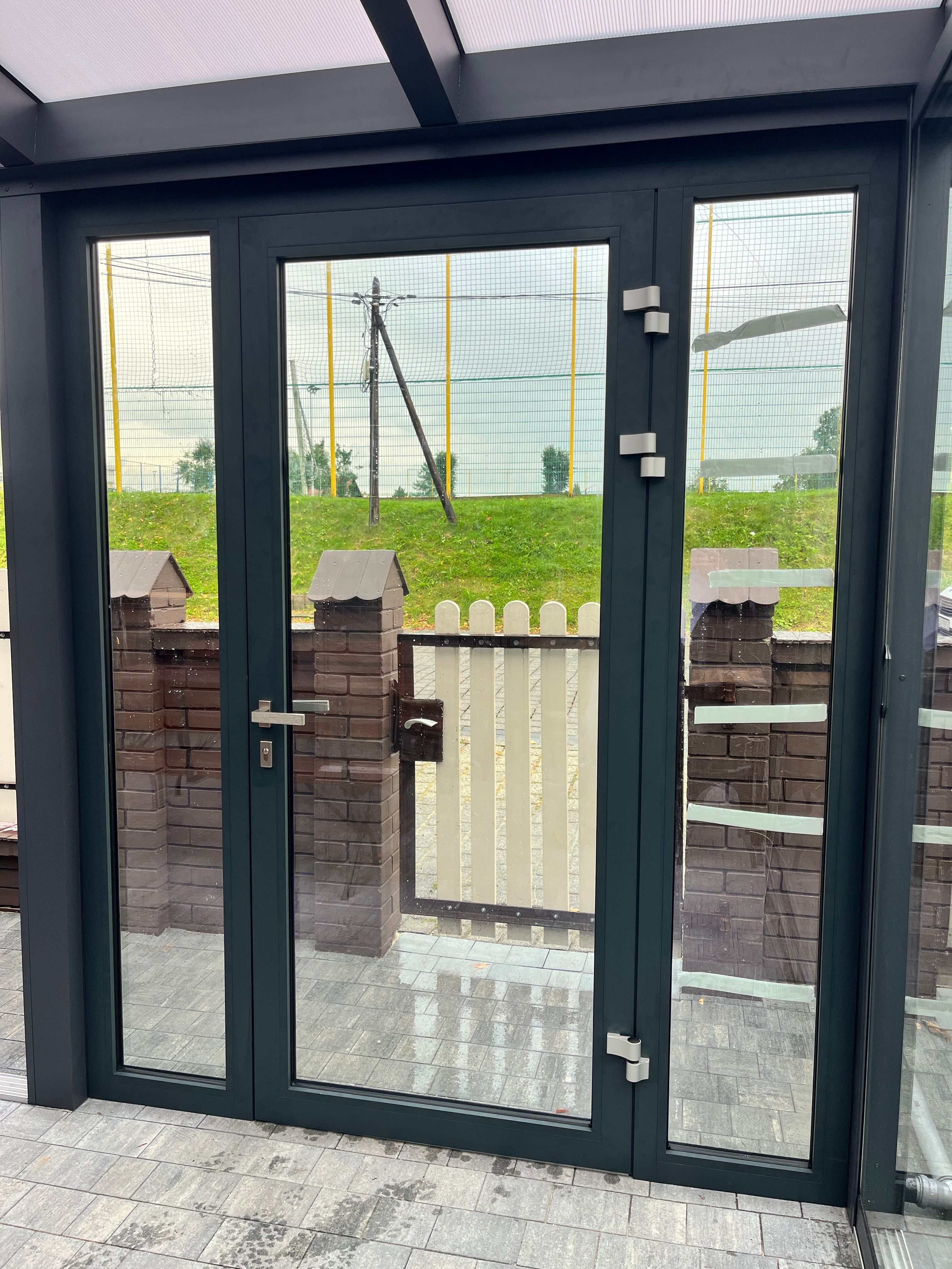 System ramowy ścian aluminiowych - drzwi aluminiowe w ramie, realizacja Glass Garden